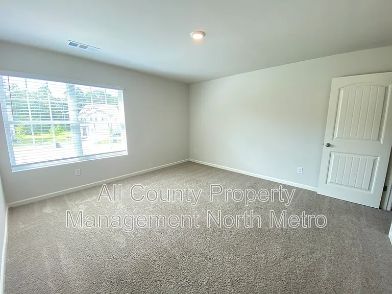 102 Oaktree St — Photo 11