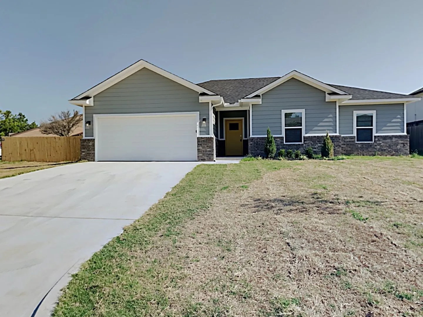3 Bedroom 2 bathroom 2 Car Garage Home on Corner Lot in NW OKC — Photo 2