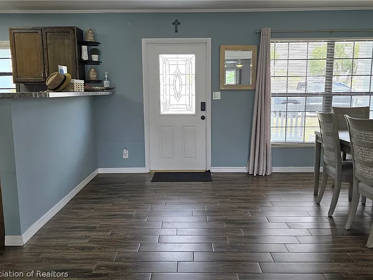 639 Killarney Dr — Photo 11