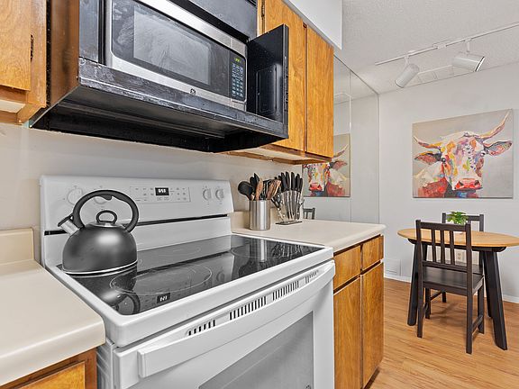 3rd image of 114 E 31st St APT 115