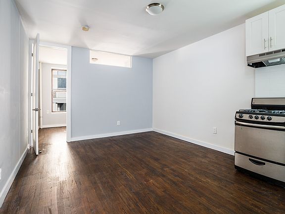 3rd image of 310 W 49th St APT 4A