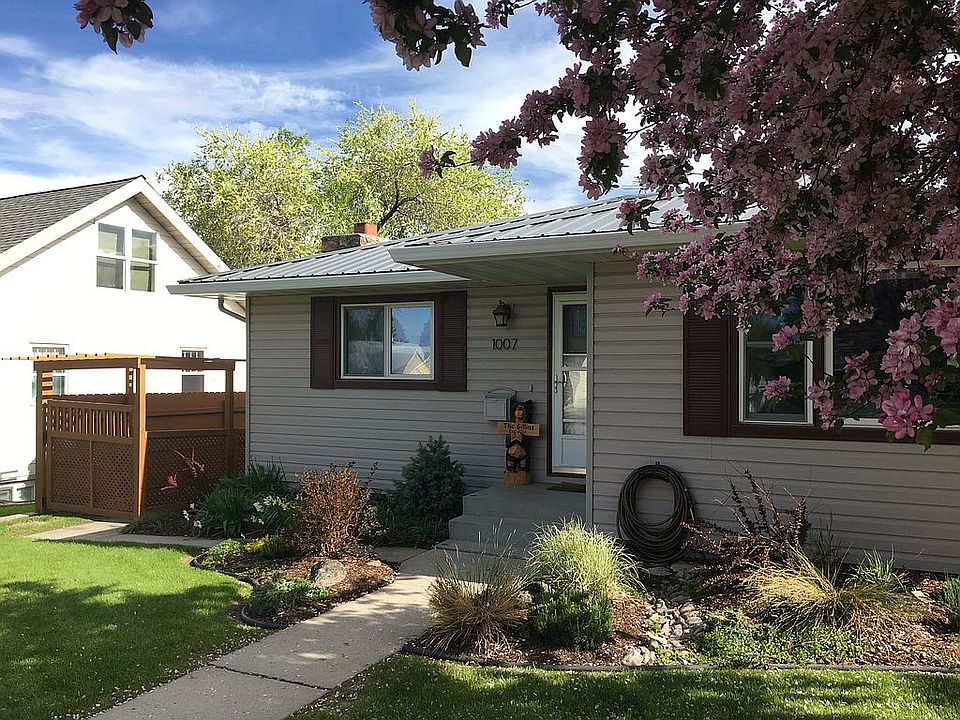 2nd image of 1007 Butte Ave