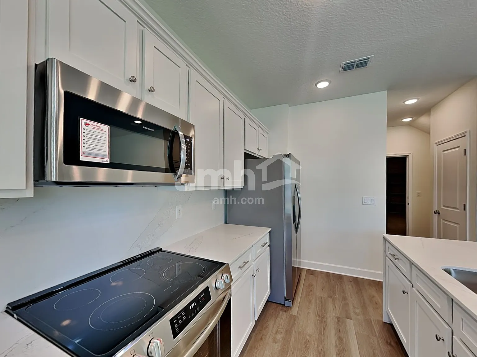 4 bed, 2.5 bath, 1977 sqft, $2,330 — Photo 4