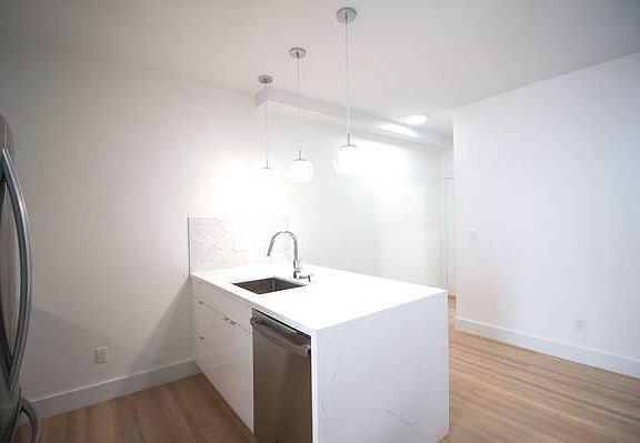 4th image of 1705 Octavia St