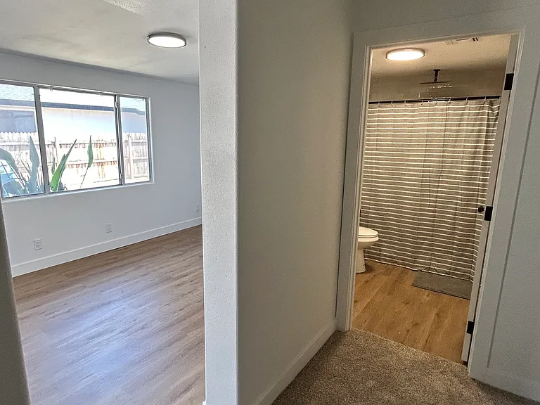 30 N Cottonwood Dr #2 — Photo 2