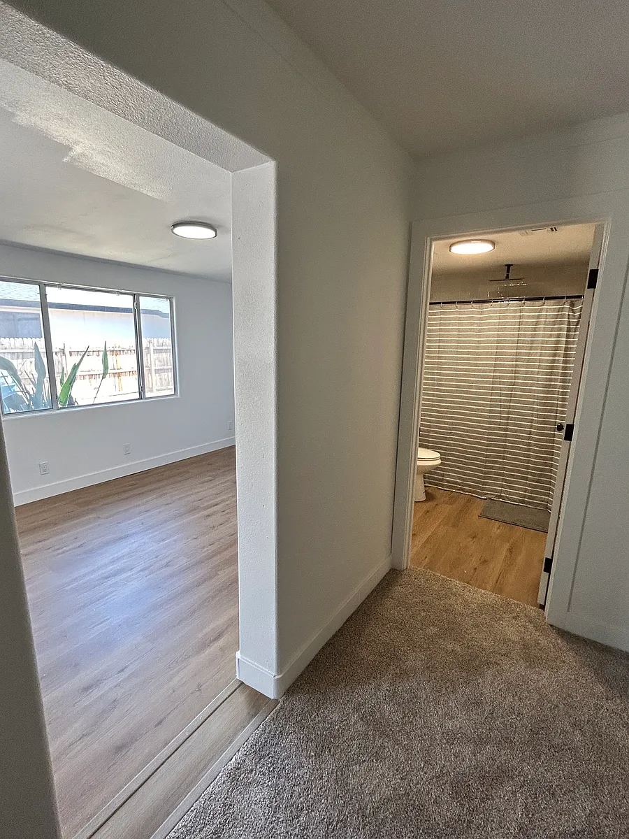 Building Photo - 30 N Cottonwood Dr #2