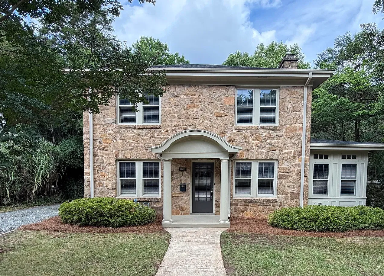4 bed, 2.5 bath, 2118 sqft, $6,100 — Photo 1