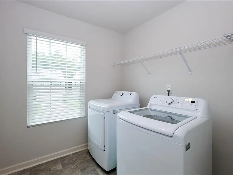 7566 Jennadee Dr — Photo 37
