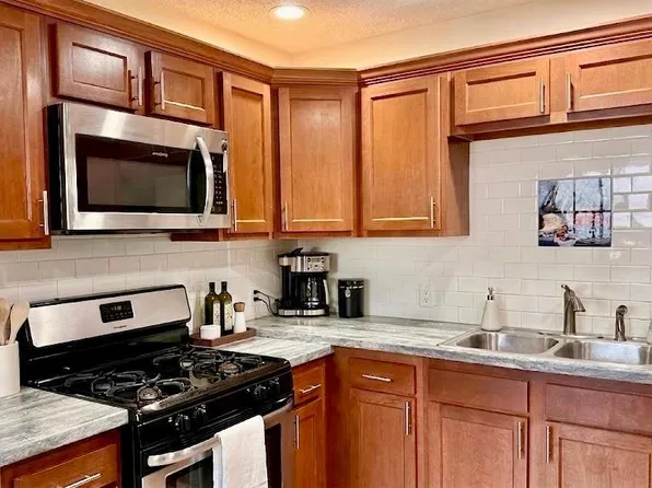 7352 72nd Ln N, Brooklyn Park, MN 55428