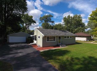 9515 Gary Dr, Machesney Park, IL 61115