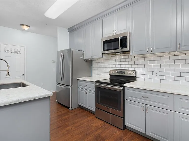 233 Goldenrain Dr #202 — Photo 11