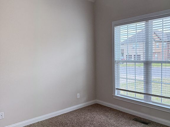 4th image of 715 Ellie Nat Dr
