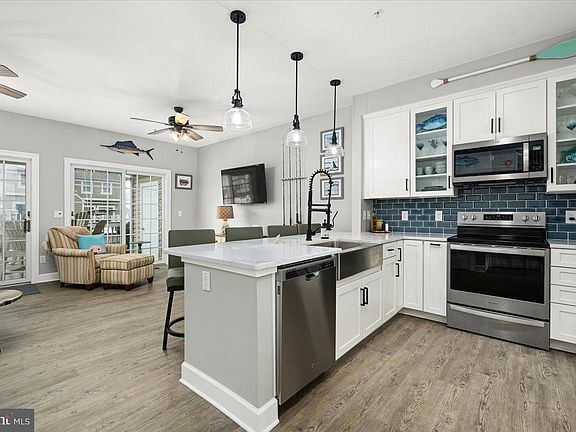 5th image of 13031 Hayes Ave #2204