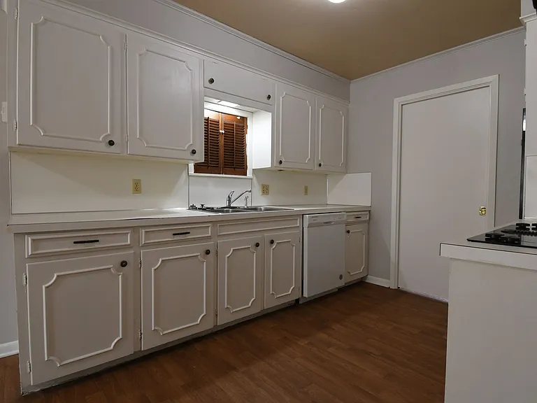 3202 Autumn Leaves Dr — Photo 10