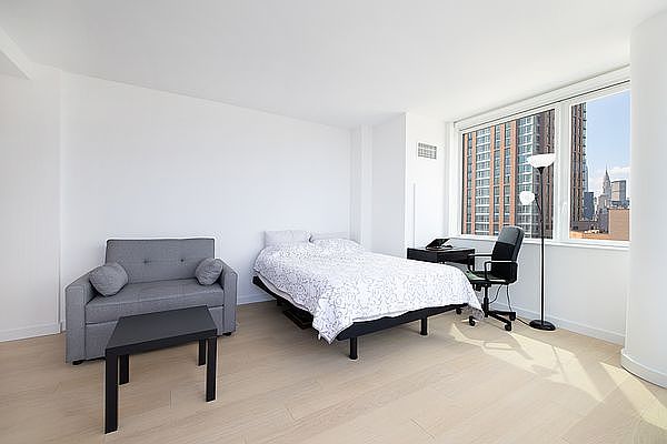 1st image of 5-14 50th Ave #1R