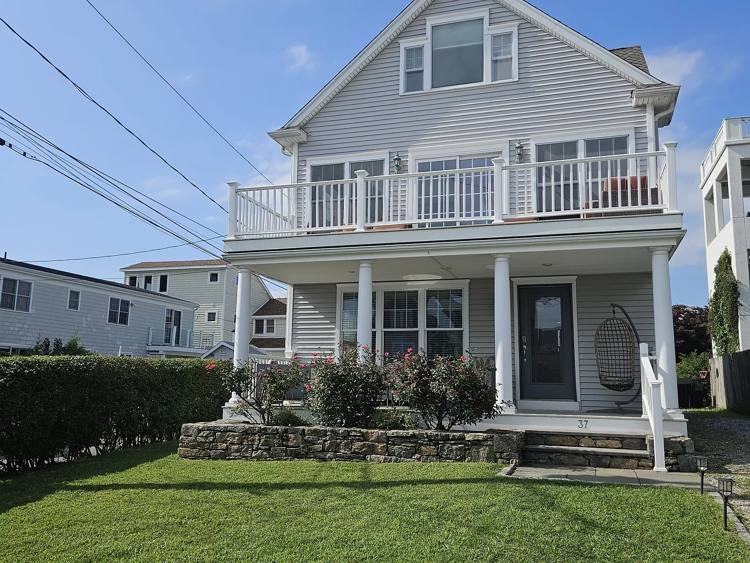 3 bed, 2.5 bath, 2392 sqft, $3,100 — Photo 1