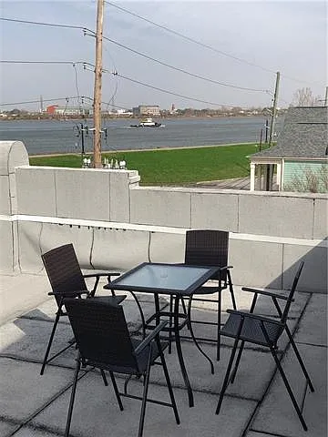 2 bed, 2.0 bath, 2000 sqft, $3,200 — Photo 2