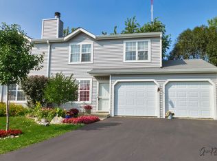 438 Normandie Ln, Round Lake Beach, IL
