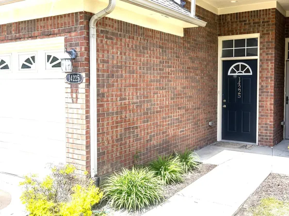 14225 Shadywood Dr, Sterling Heights, MI 48312