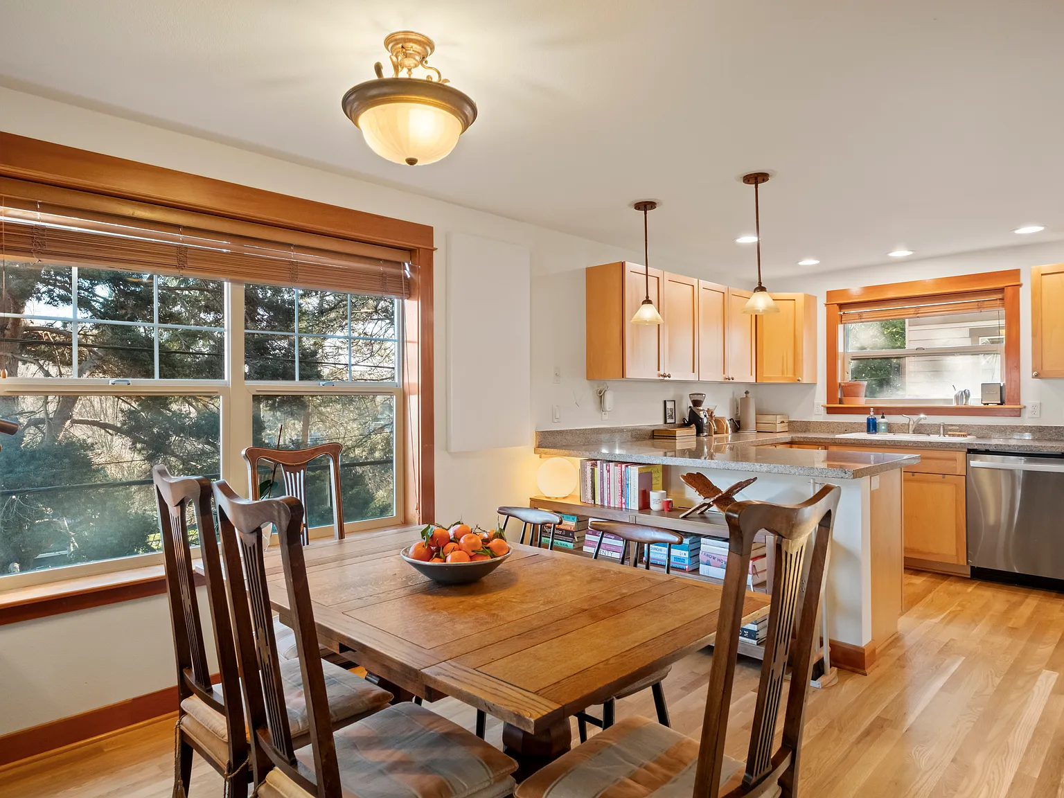 3 bed, 3.5 bath, 1610 sqft, $4,200 — Photo 2