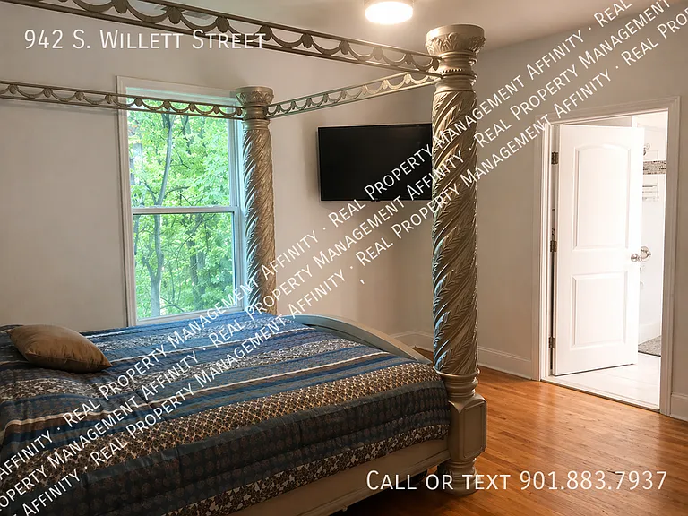 942 S Willett St — Photo 3