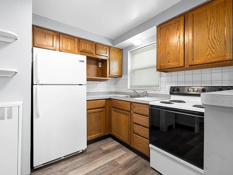 Englewood Apartments — Photo 16