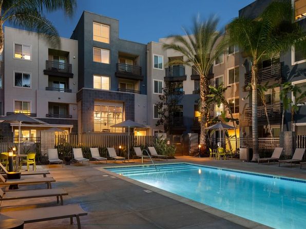 21050 Vanowen St #3B-2Ba-1326Sqft