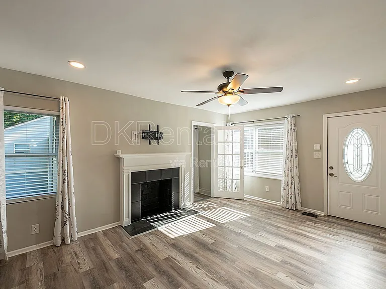 2874 Blount St — Photo 13