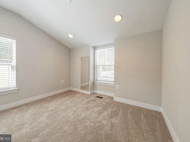10326 Grosvenor Pl — Photo 41