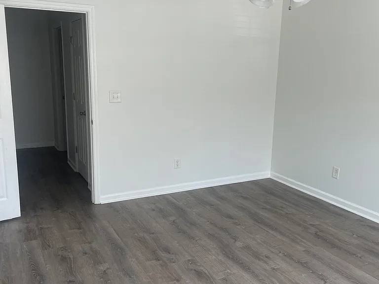 605 Goodale Ln — Photo 12