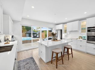 22 9th St, Toronto, ON M8V 3E3