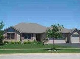 165 Millie Cir, Sycamore, IL 60178