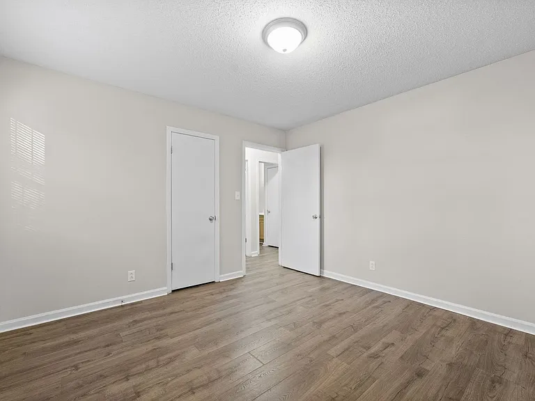 2 Bedroom Pet Friendly Apartment For Rent Near APSU! — Photo 12