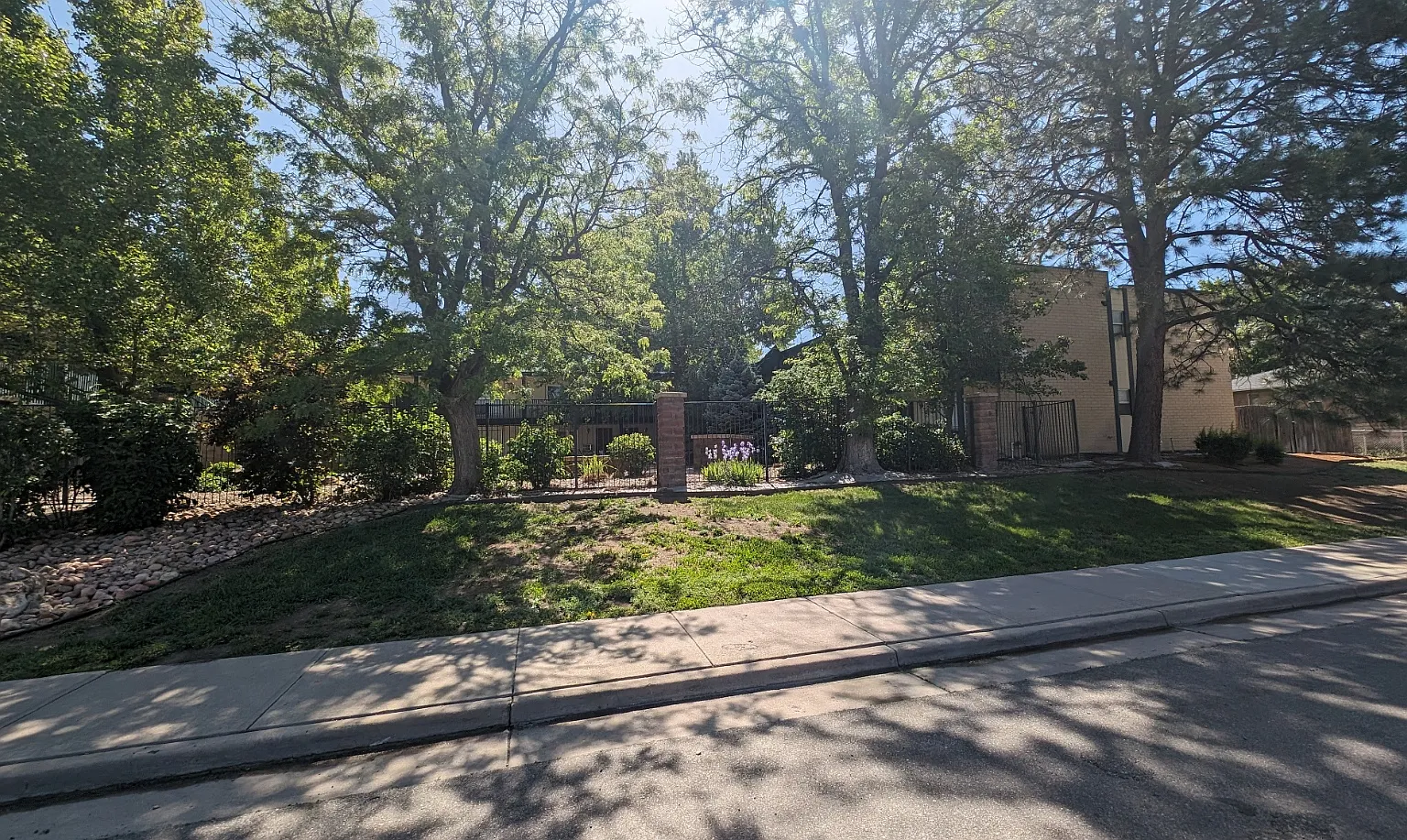 Autumn Ridge Apartments — Photo 1