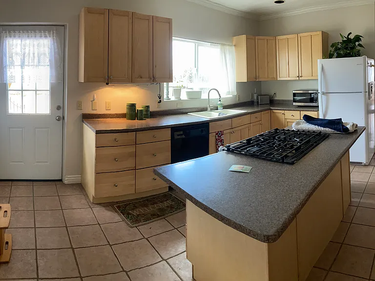 205 E 4th St #EAST SIDE — Photo 5
