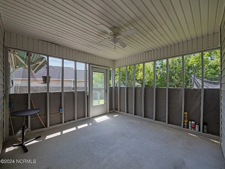 204 Jasmine Ln — Photo 9