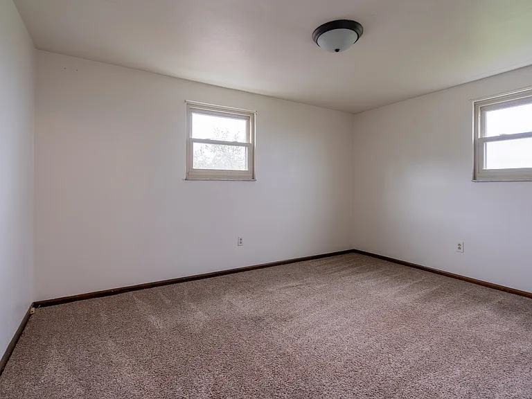 319 Dersam St — Photo 10