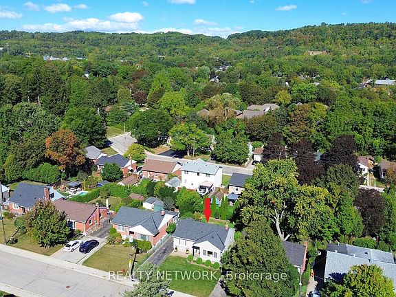3rd image of 31 Kemp Dr