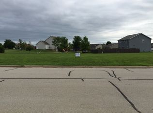 1311 Cedar Lake Dr, Metamora, IL 61548