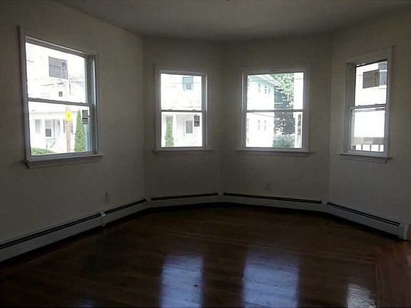 5th image of 31 Sibley St