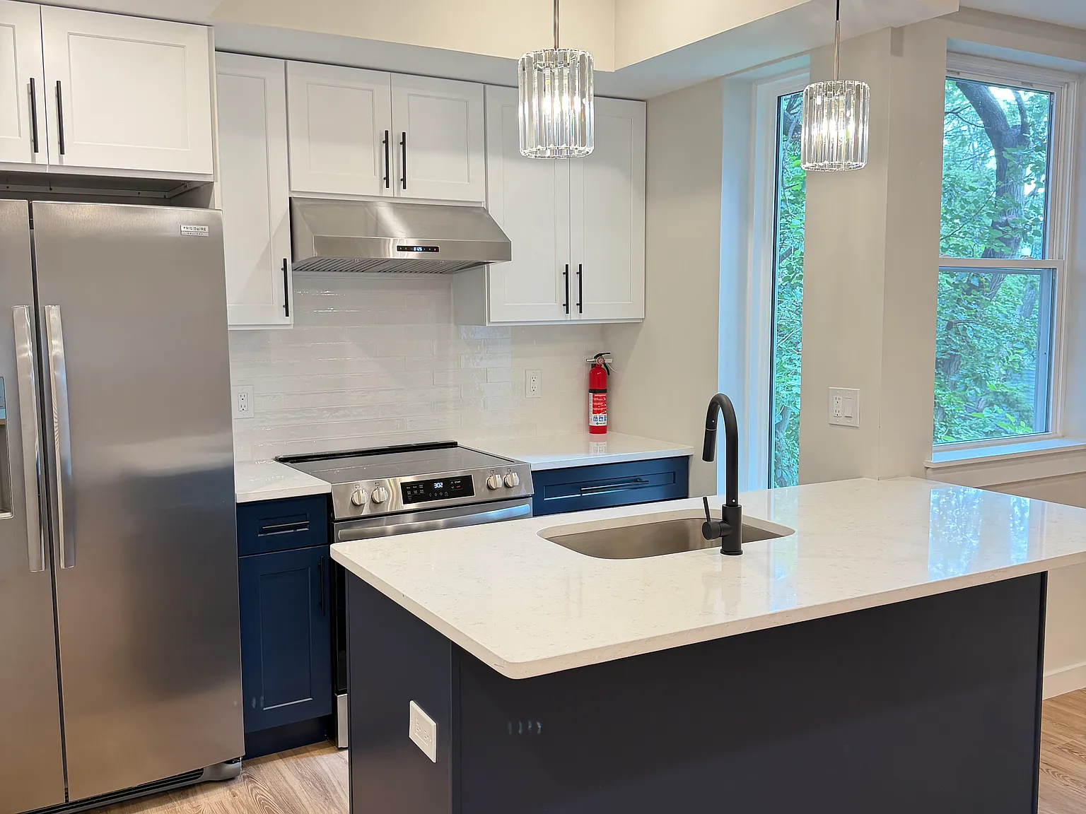 2 bed, 725 sqft, $1,850 — Photo 2