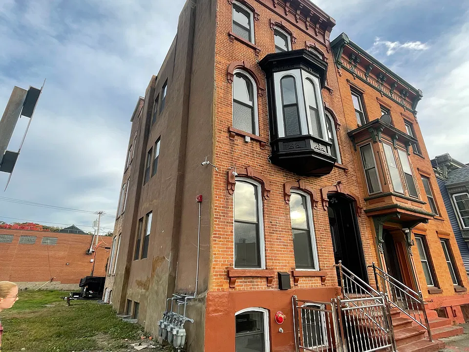 2184 5th Ave #2
