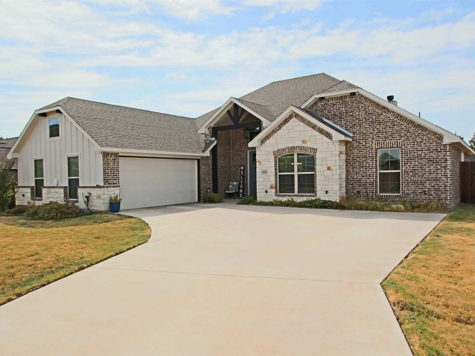 1st image of 105 Bent Creek Ct