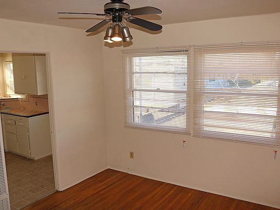 3rd image of 2525-33 Adams Ave #2527