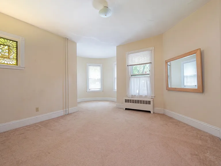 31 Kent Sq #1 — Photo 8