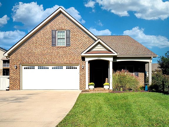 2nd image of 303 Live Oak Ct