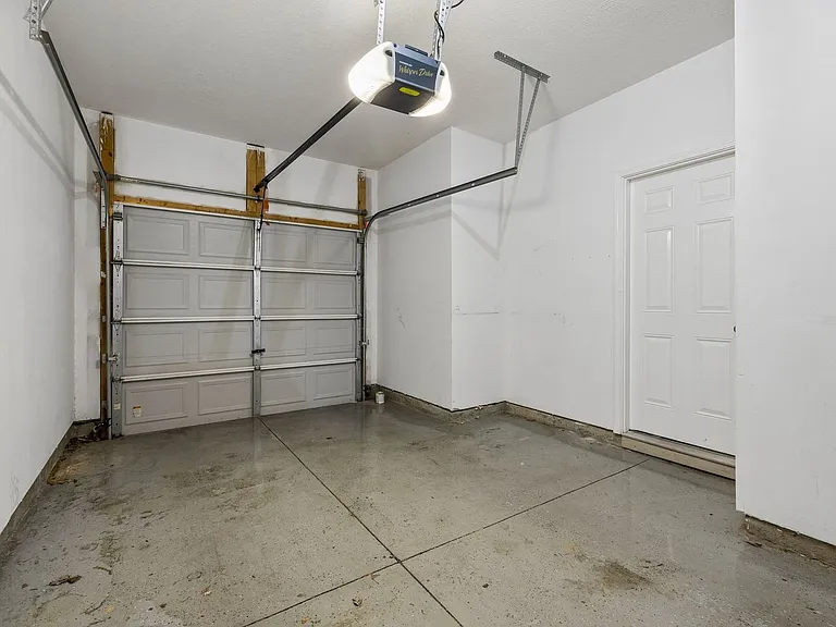 8261 Rossi Rd — Photo 32