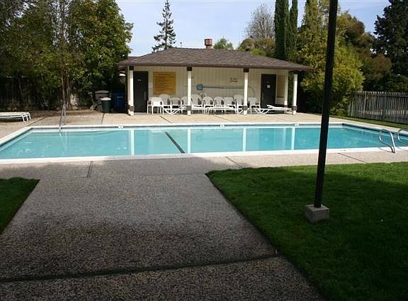 4th image of 203 Drakes Bay Ave