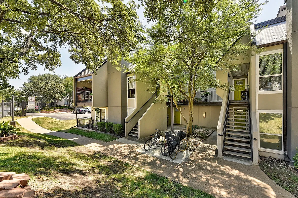 Building Photo - 935 La Posada Dr #213