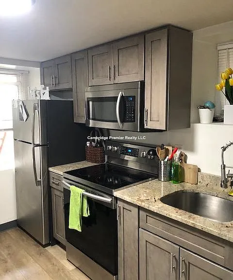 74 Thorndike St — Photo 10